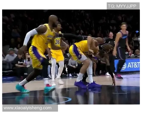 湖人队与热火队激战正酣新浪体育全程直播精彩瞬间回顾 湖人队与热火队激战正酣新浪体育全程直播精彩瞬间回顾