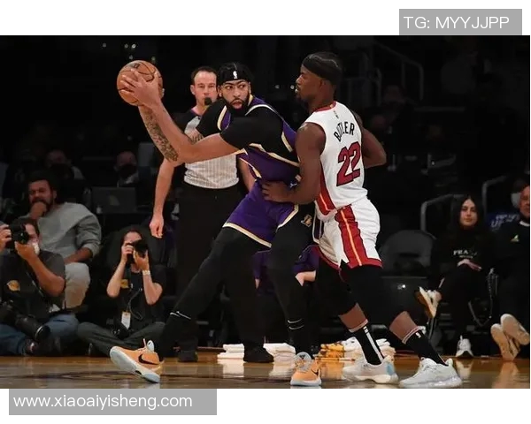 热火与雄鹿的詹韦连线展现篮球魅力引发球迷热议 热火与雄鹿的詹韦连线展现篮球魅力引发球迷热议