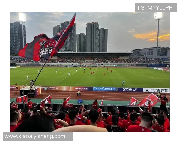 重庆足球队在足球团队协作排行榜中荣登第七名展现出色团队精神与实力 重庆足球队在足球团队协作排行榜中荣登第七名展现出色团队精神与实力